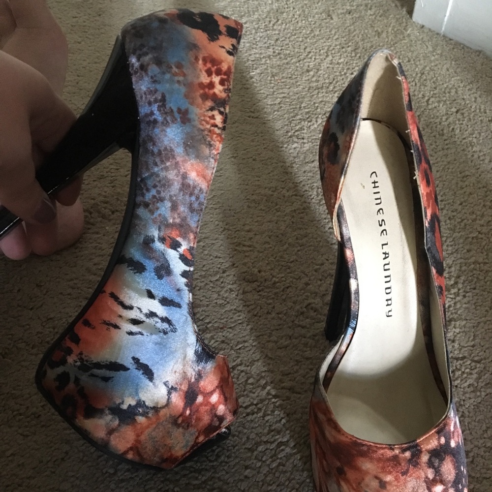 Chinese laundry stilettos sz 7 multi color